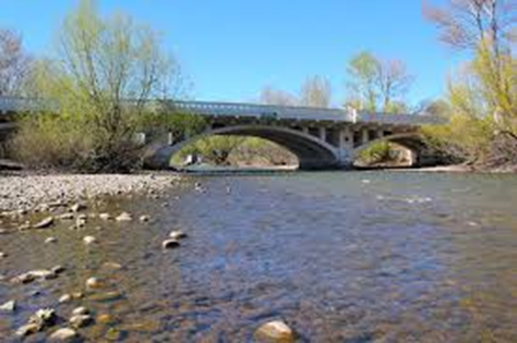 The Boise River with a bridge in the background. The clarity is in dramatic contrast to the muddiness of the aptly named Big Muddy River in Illinois.